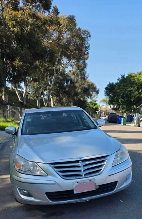 2010 Hyundai Genesis - Image 10 of 16