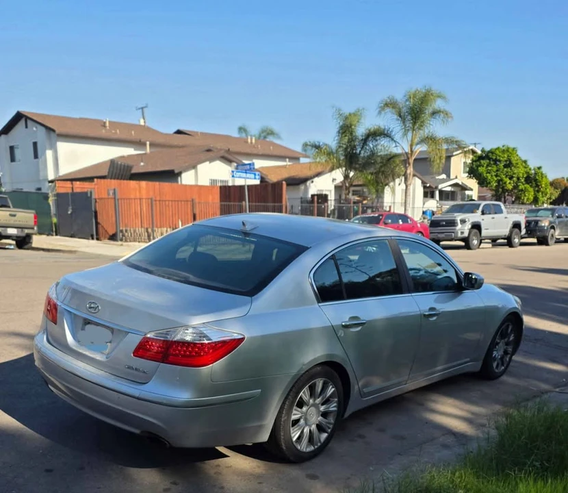 2010 Hyundai Genesis - Image 12 of 16