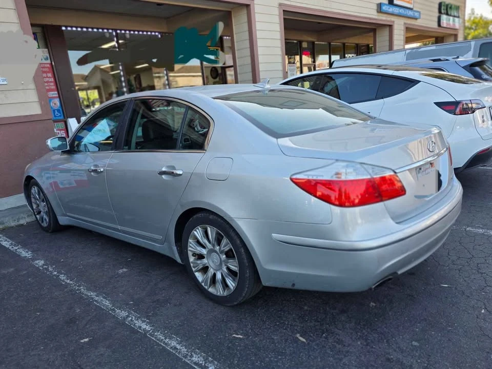 2010 Hyundai Genesis - Image 4 of 16