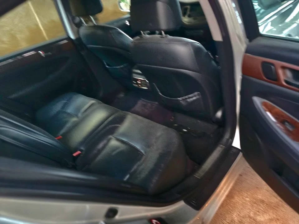 2010 Hyundai Genesis - Image 15 of 16