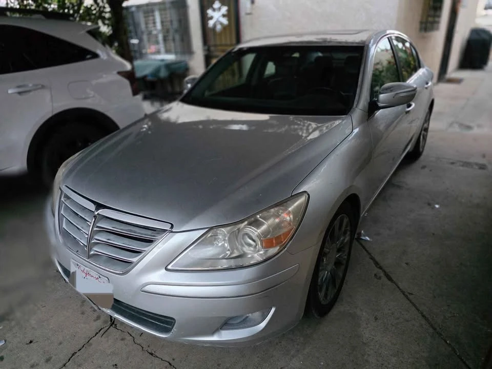 2010 Hyundai Genesis - Image 2 of 16
