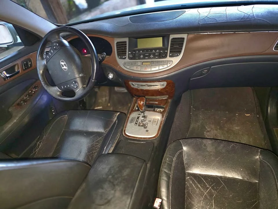 2010 Hyundai Genesis - Image 5 of 16