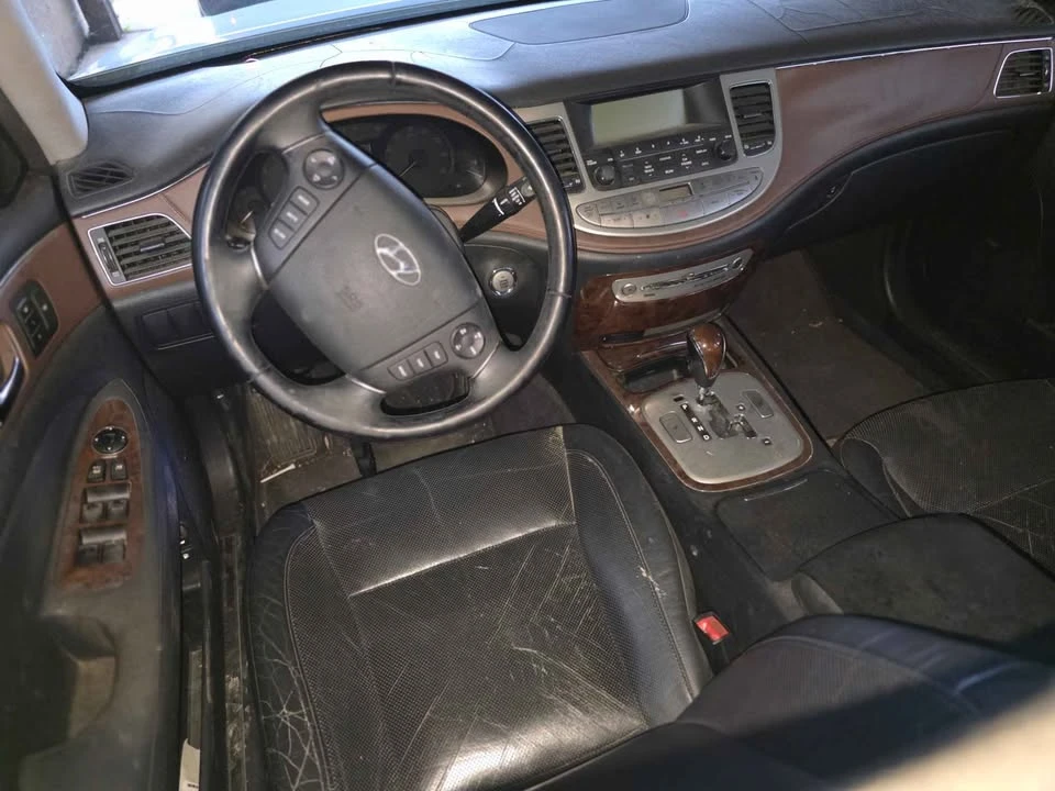 2010 Hyundai Genesis - Image 7 of 18