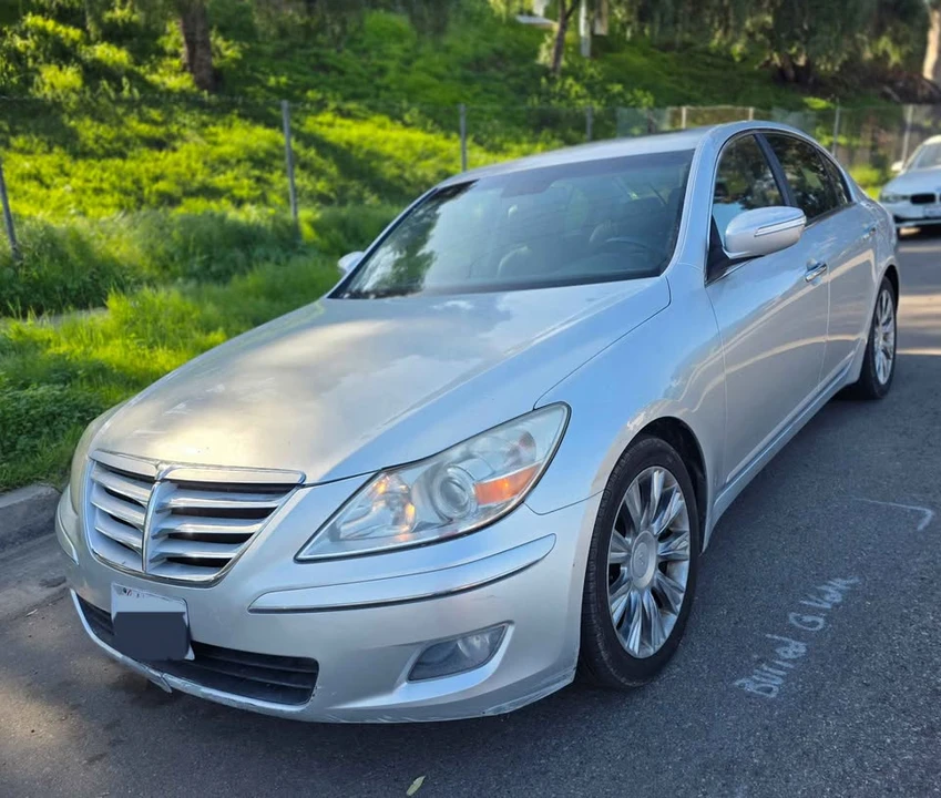 2010 Hyundai Genesis - Image 15 of 18