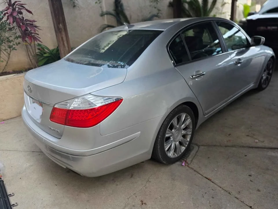 2010 Hyundai Genesis - Image 15 of 16