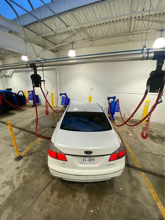 2010 Hyundai Genesis - Image 14 of 15