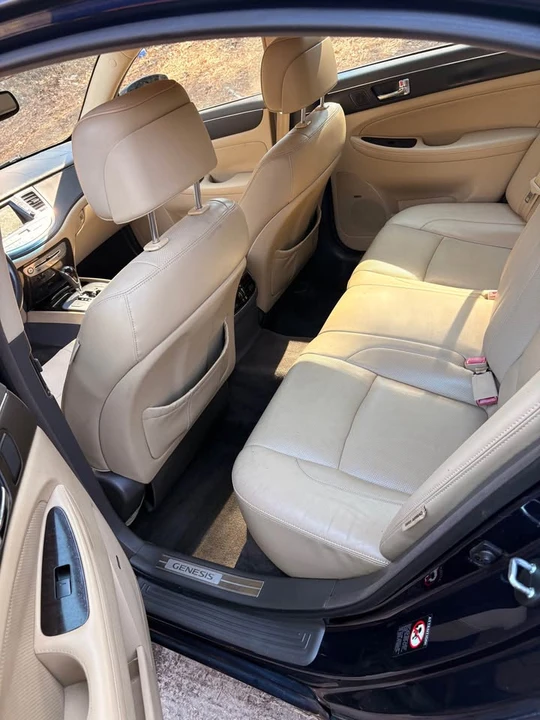2010 Hyundai Genesis - Image 2 of 6