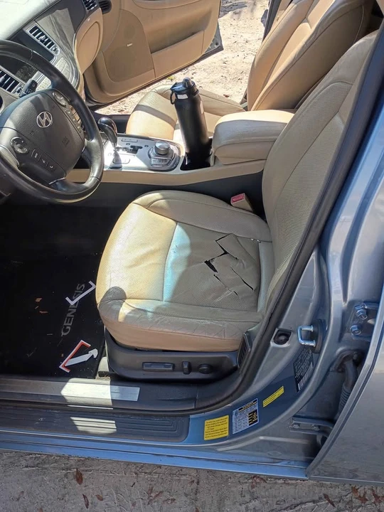 2010 Hyundai Genesis - Image 6 of 7