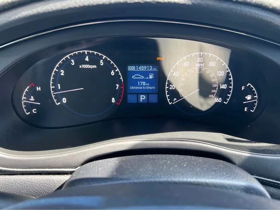 2010 Hyundai Genesis - Image 16 of 20