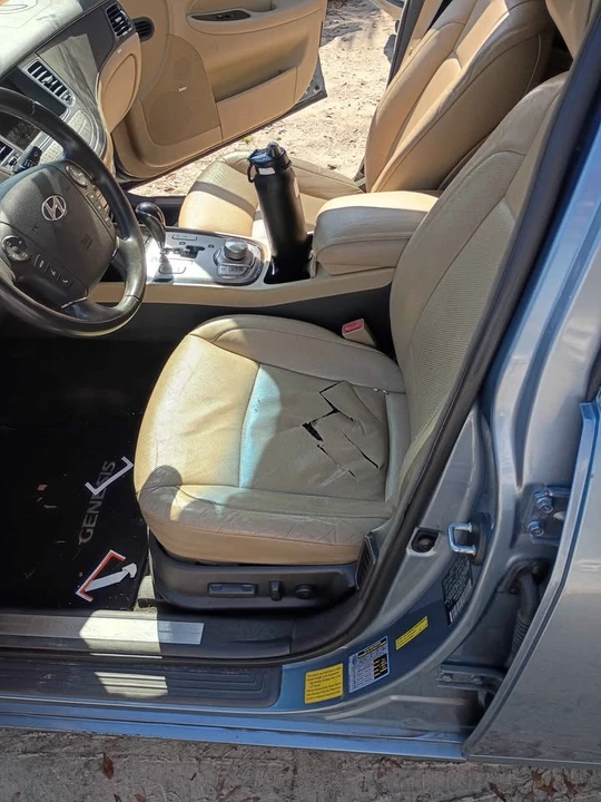 2010 Hyundai Genesis - Image 5 of 7