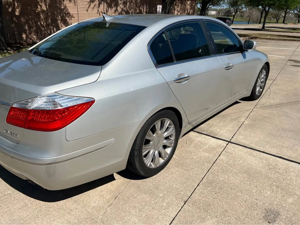 2010 Hyundai Genesis - Image 2 of 20