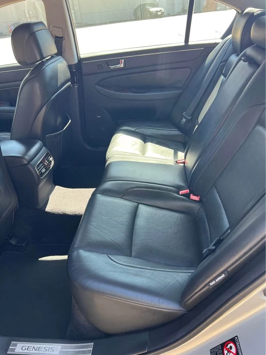 2010 Hyundai Genesis - Image 10 of 20