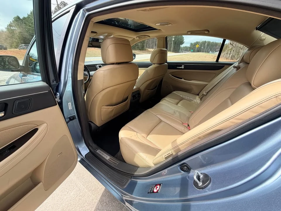 2010 Hyundai Genesis - Image 9 of 11
