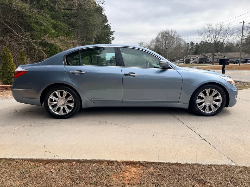 2010 Hyundai Genesis - Image 5 of 11
