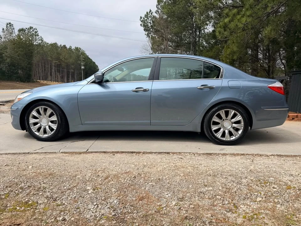 2010 Hyundai Genesis - Image 2 of 11