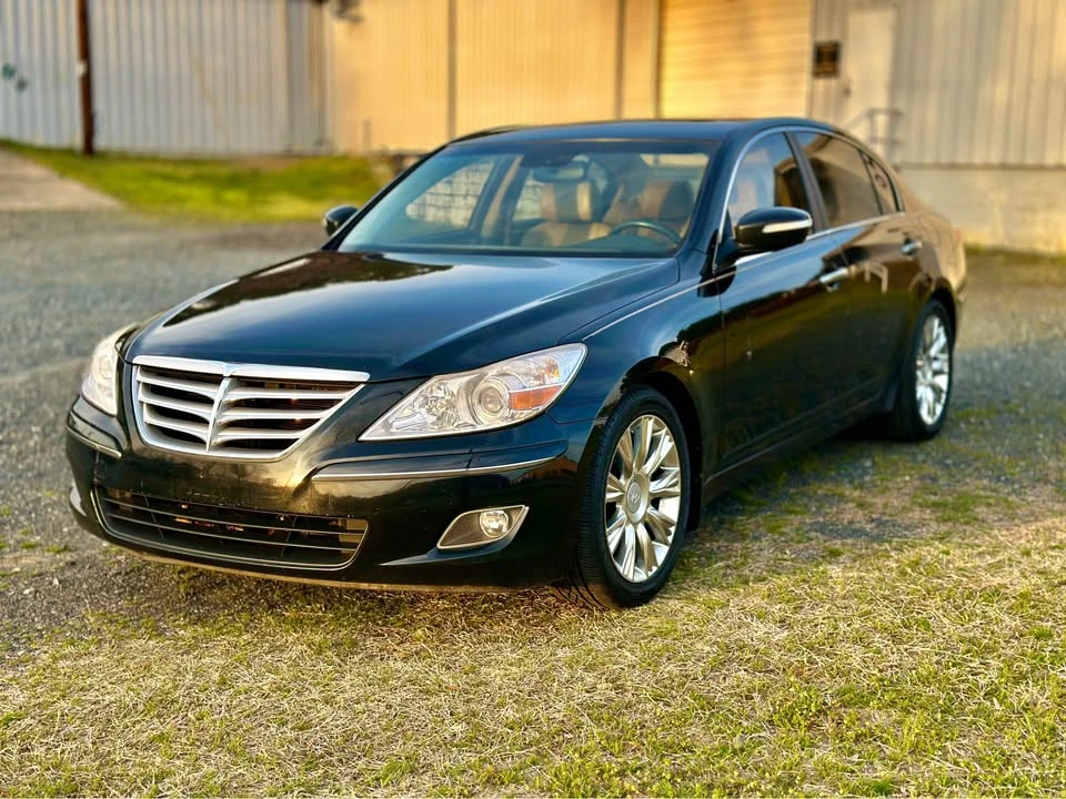 2010 Hyundai Genesis - Image 3 of 20