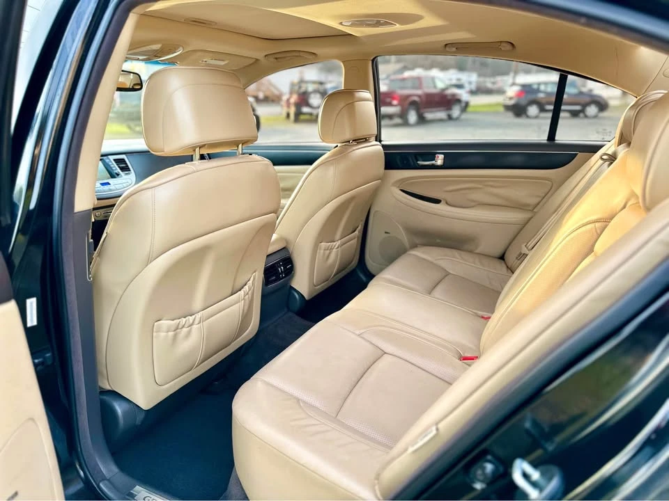 2010 Hyundai Genesis - Image 8 of 20