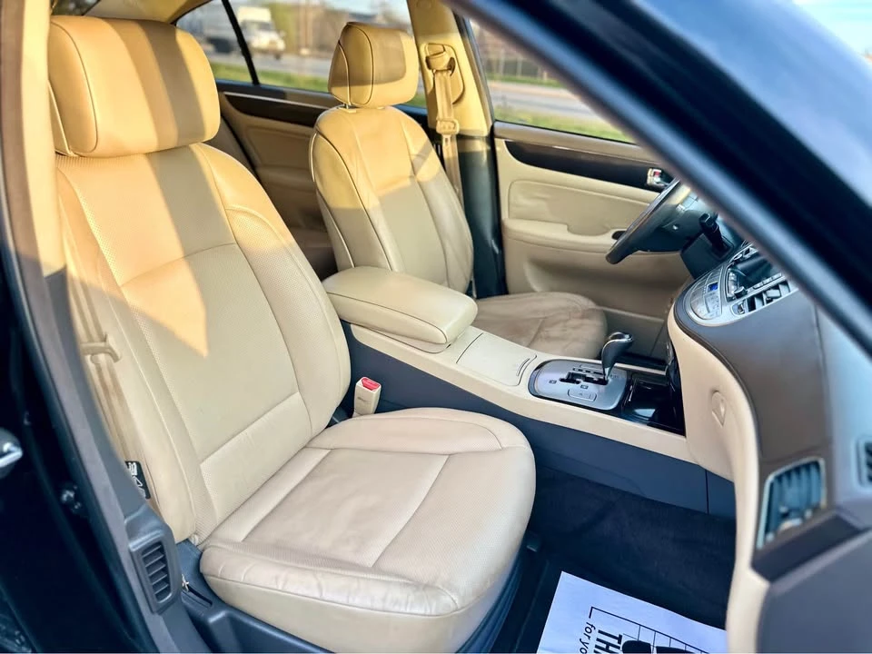 2010 Hyundai Genesis - Image 14 of 20