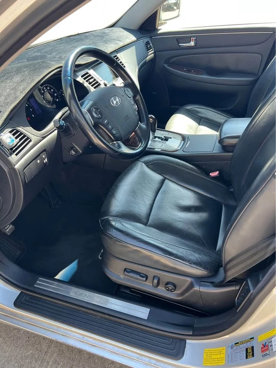 2010 Hyundai Genesis - Image 14 of 20