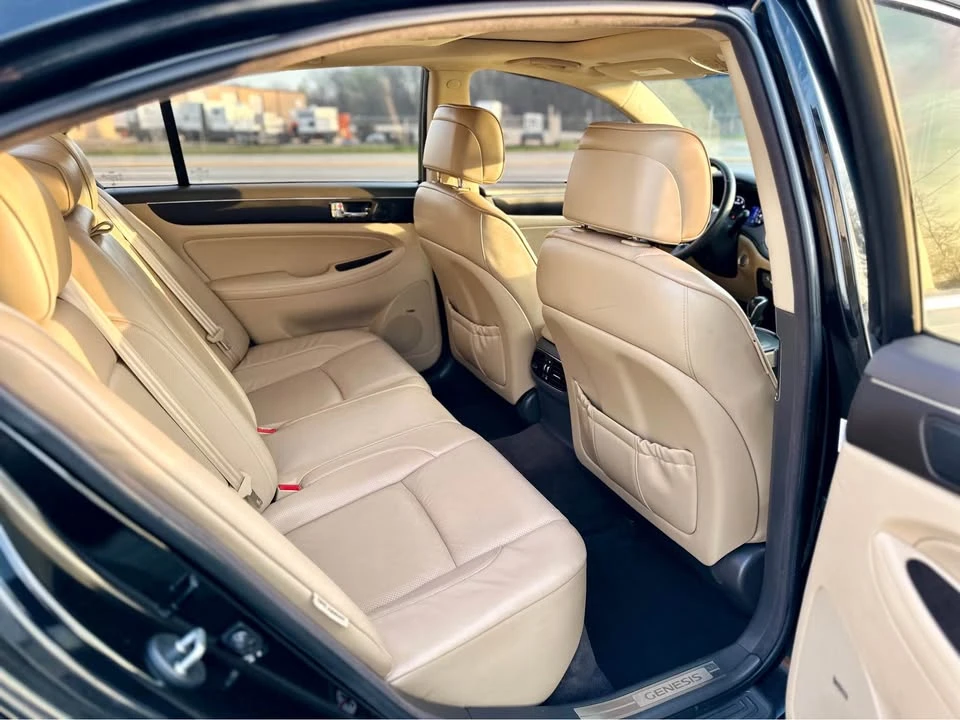 2010 Hyundai Genesis - Image 11 of 20