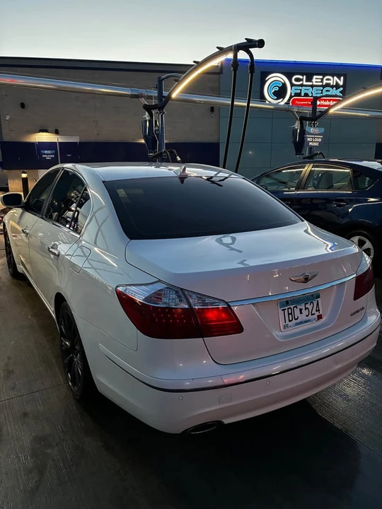 2010 Hyundai Genesis - Image 11 of 12