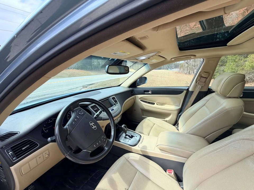2010 Hyundai Genesis - Image 10 of 11