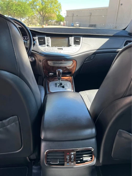 2010 Hyundai Genesis - Image 11 of 20