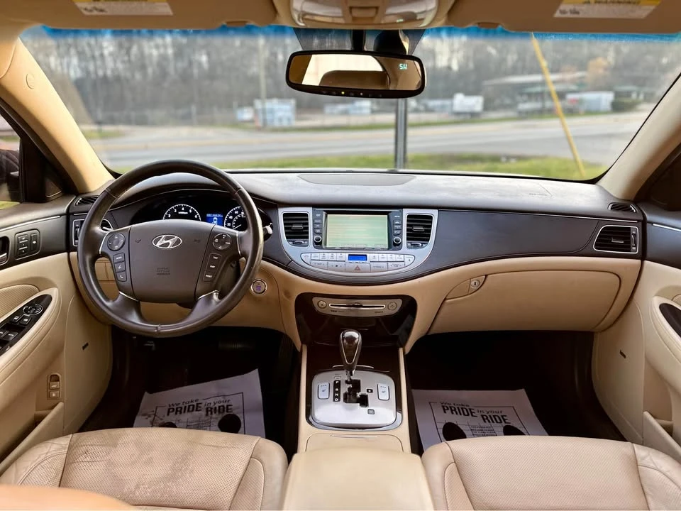 2010 Hyundai Genesis - Image 15 of 20