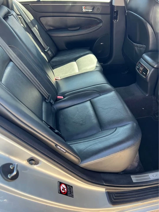 2010 Hyundai Genesis - Image 18 of 20