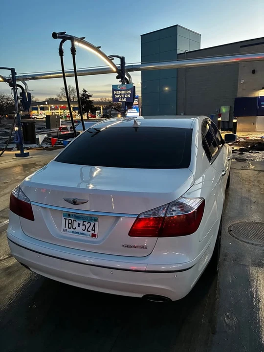 2010 Hyundai Genesis - Image 12 of 12