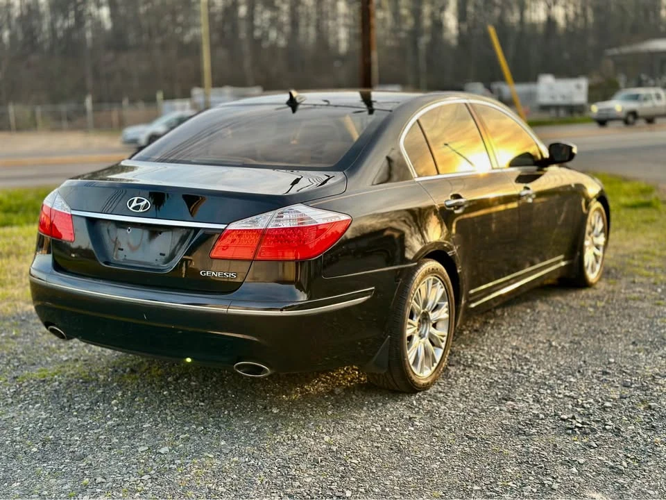 2010 Hyundai Genesis - Image 5 of 20