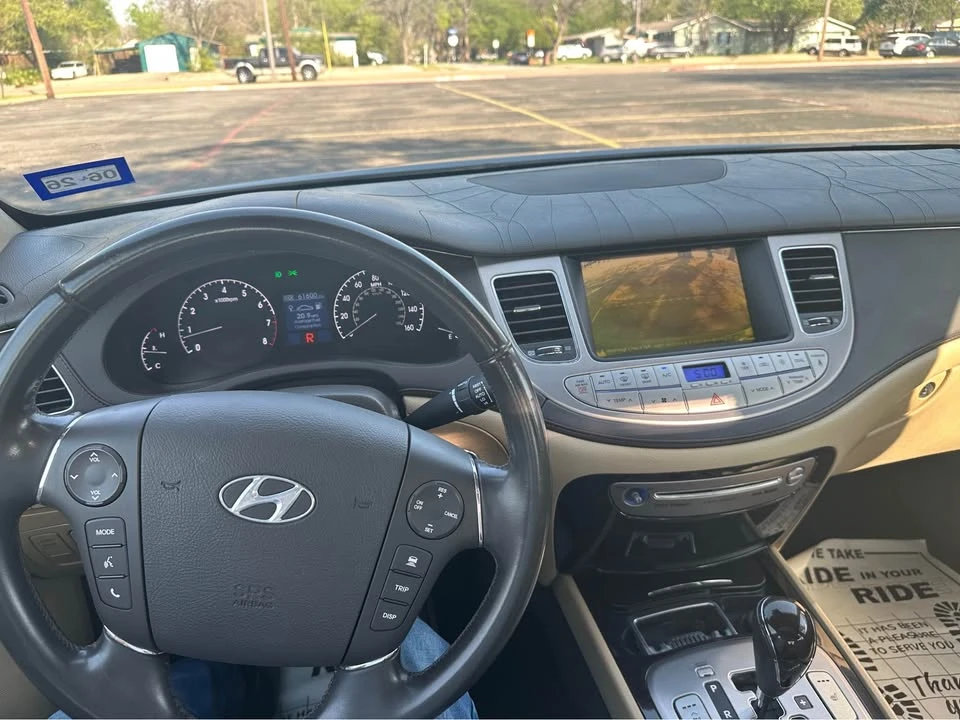 2010 Hyundai Genesis - Image 14 of 18