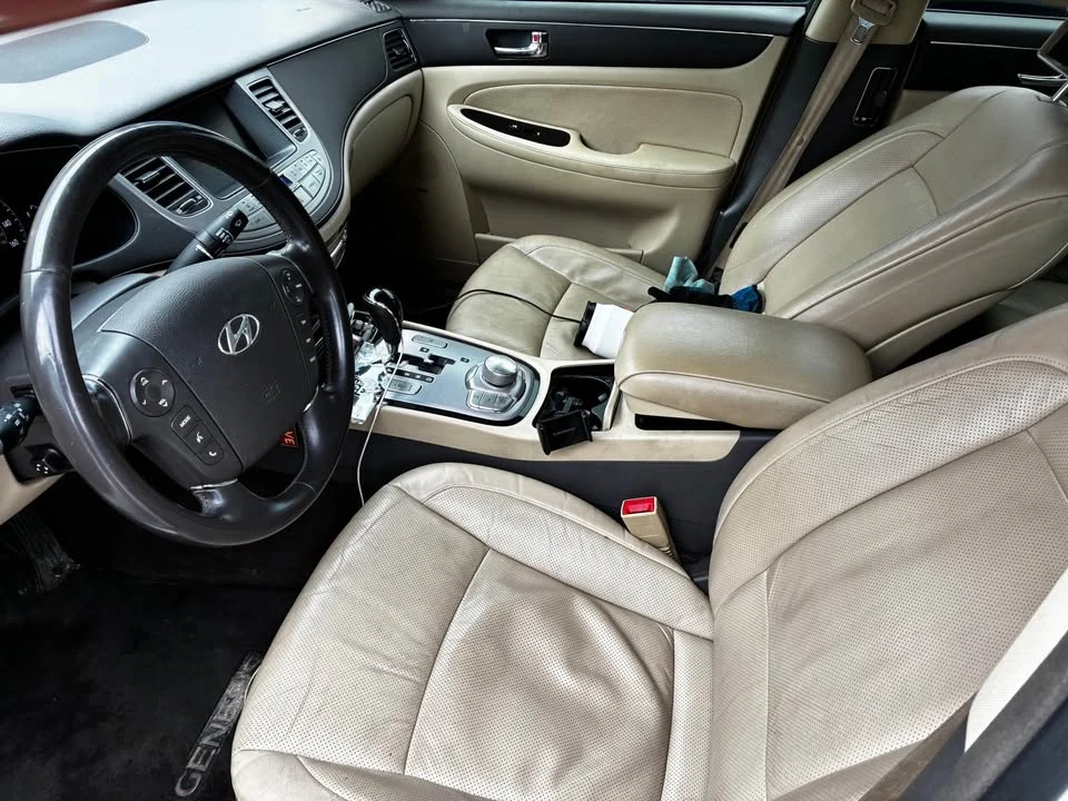 2010 Hyundai Genesis - Image 7 of 12