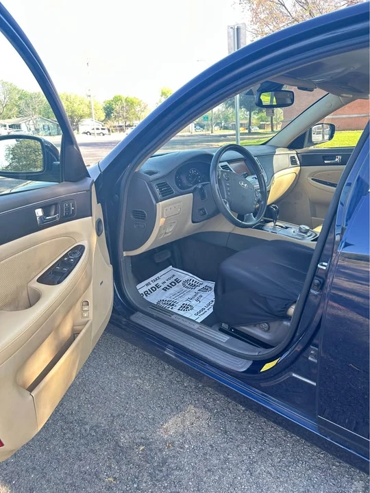 2010 Hyundai Genesis - Image 6 of 18