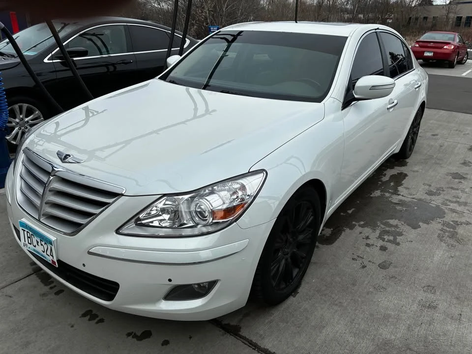 2010 Hyundai Genesis - Image 6 of 12