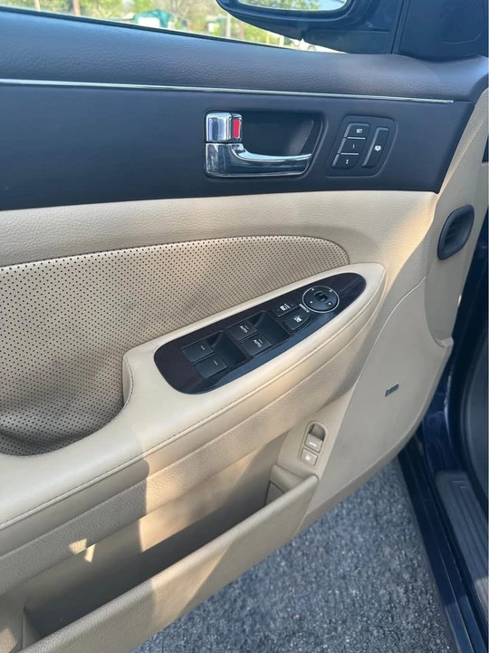 2010 Hyundai Genesis - Image 7 of 18