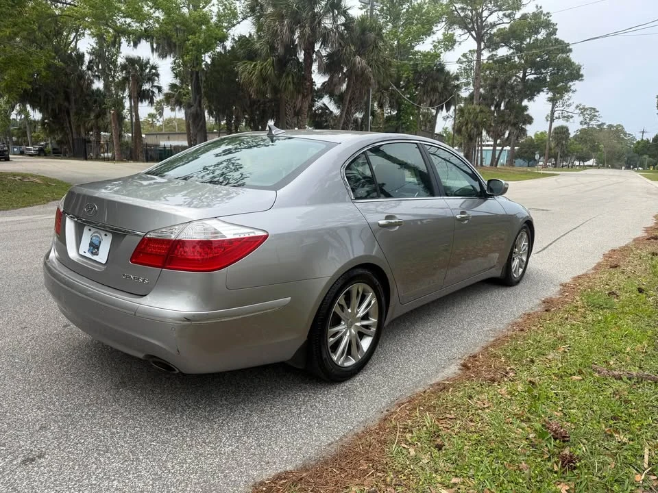 2010 Hyundai Genesis - Image 4 of 18