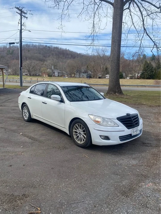 2010 Hyundai Genesis - Image 4 of 21