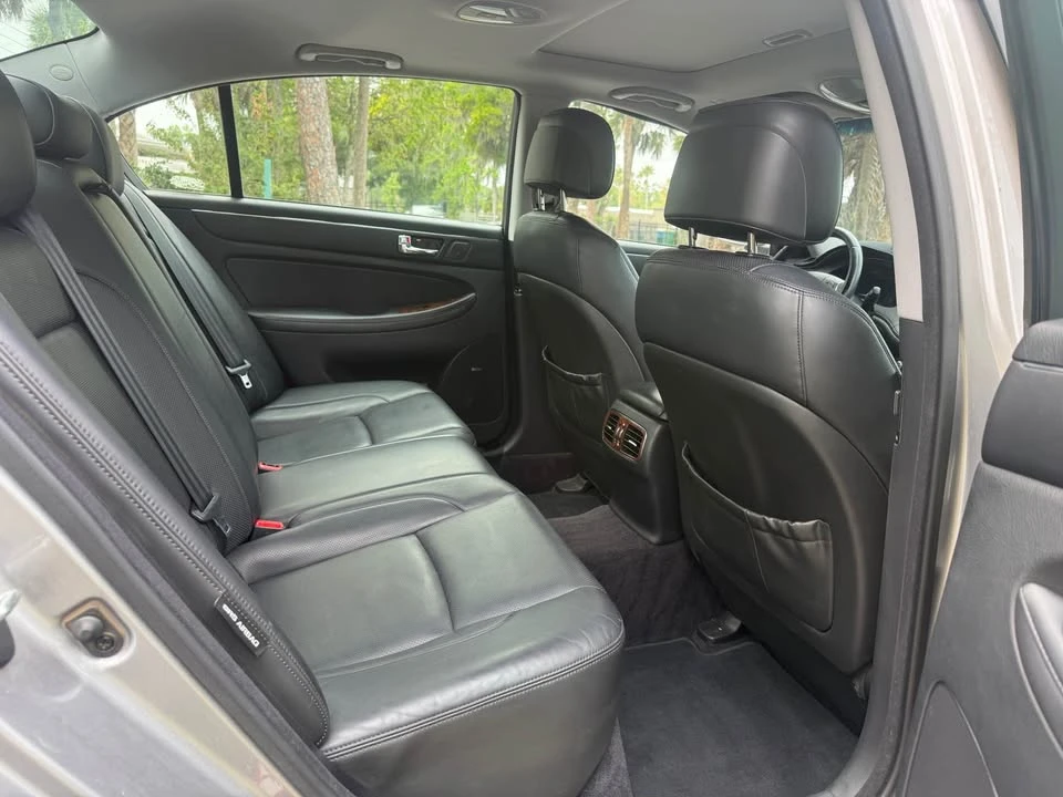 2010 Hyundai Genesis - Image 10 of 18