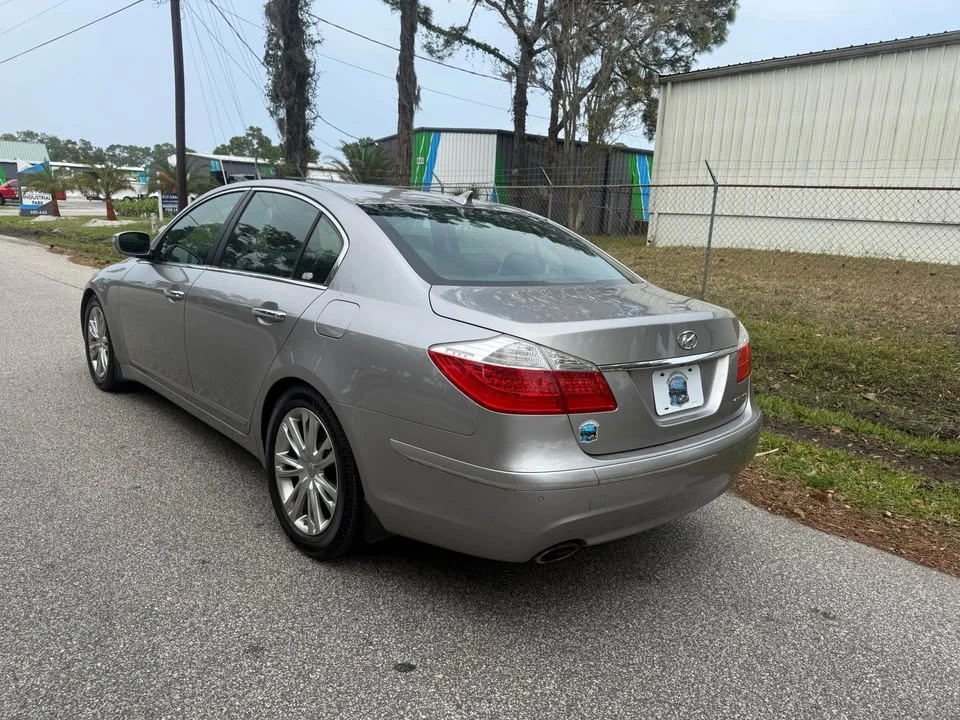 2010 Hyundai Genesis - Image 7 of 19