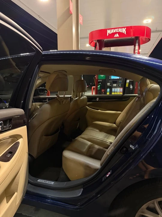 2010 Hyundai Genesis - Image 6 of 8