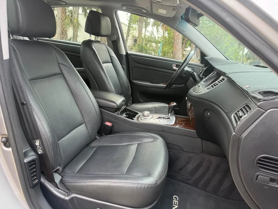 2010 Hyundai Genesis - Image 16 of 19