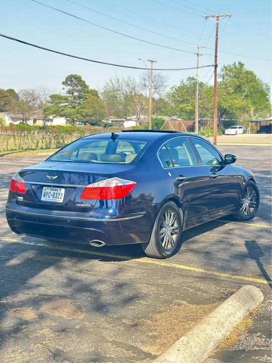 2010 Hyundai Genesis - Image 5 of 18