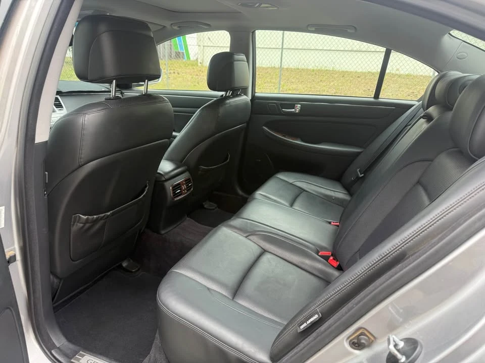 2010 Hyundai Genesis - Image 12 of 18