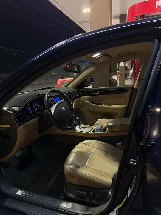 2010 Hyundai Genesis - Image 5 of 8