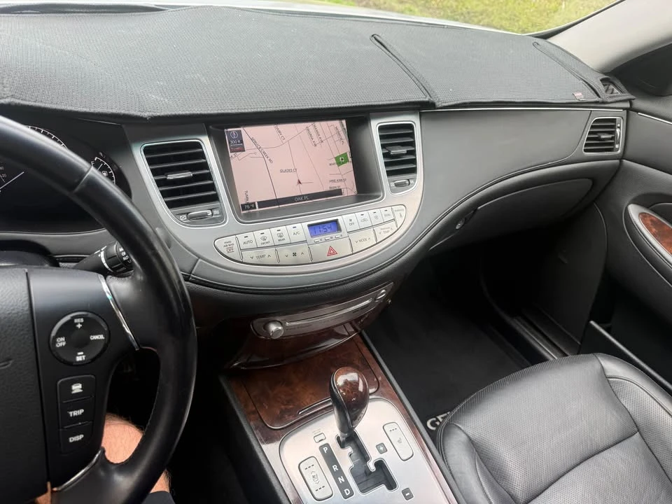 2010 Hyundai Genesis - Image 18 of 18