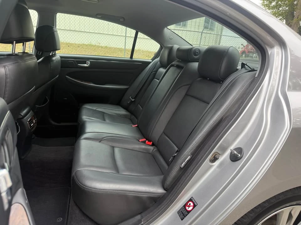 2010 Hyundai Genesis - Image 13 of 18