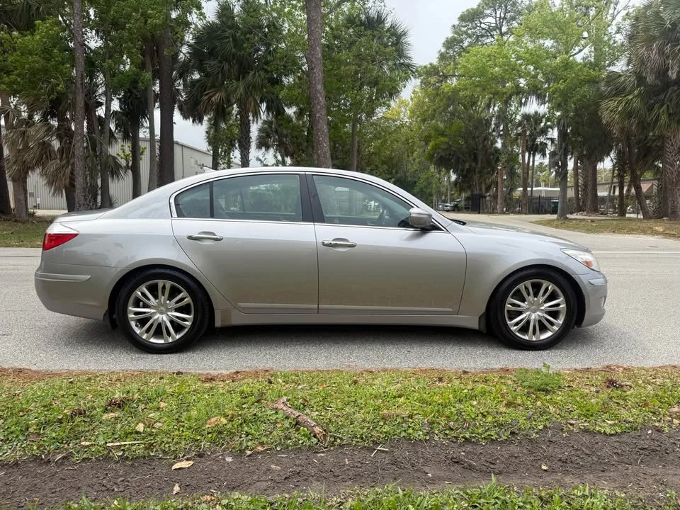 2010 Hyundai Genesis - Image 3 of 18