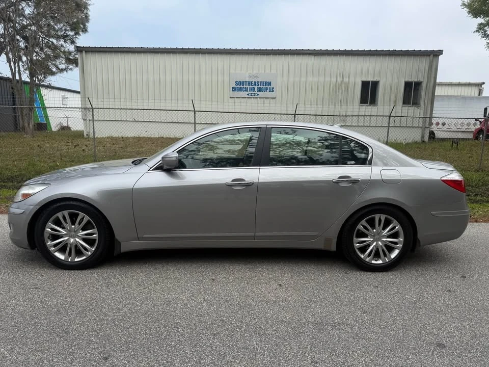 2010 Hyundai Genesis - Image 8 of 19