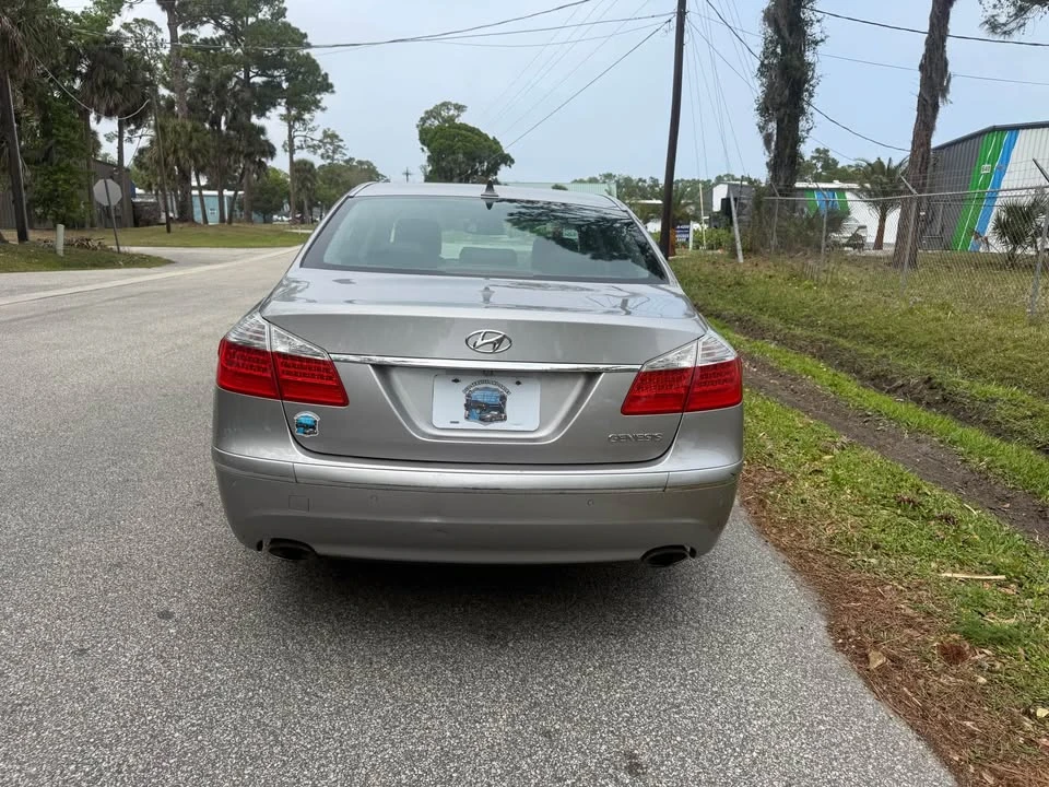 2010 Hyundai Genesis - Image 6 of 19